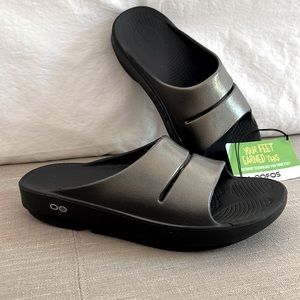 Oofos Slides M6 or W 8
